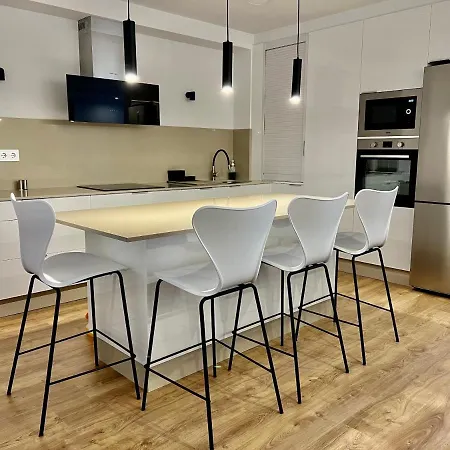 Piso Exclusivo En Centrico, Negocios, Confort * Βίγκο